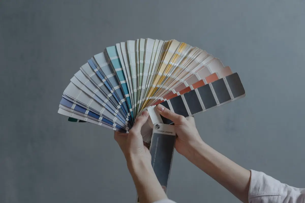 จานสีโลโก้ที่ออกแบบให้คนตาบอดสีแยกความต่างของสีได้ชัดเจน