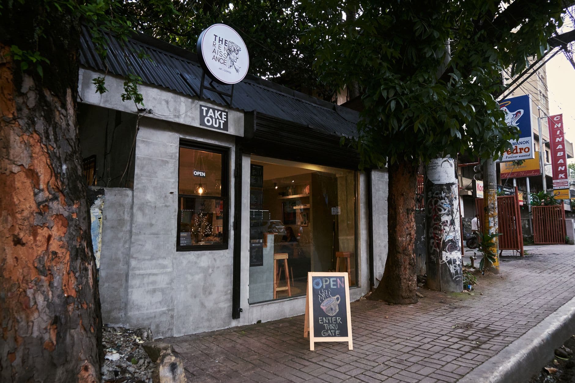 ป้ายชื่อร้านกาแฟหน้าร้านตกแต่งสไตล์คาเฟ่