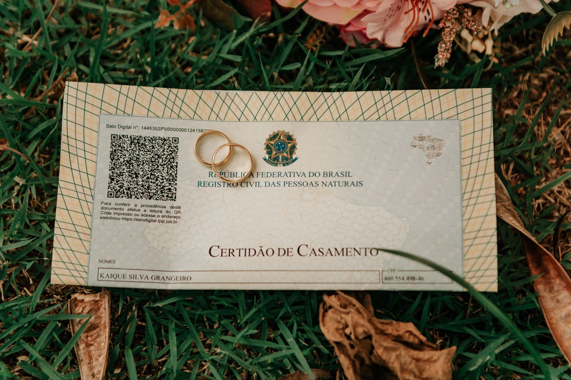 คู่รักไทยและชาวต่างชาติเตรียมเอกสารสำหรับจดทะเบียนสมรส