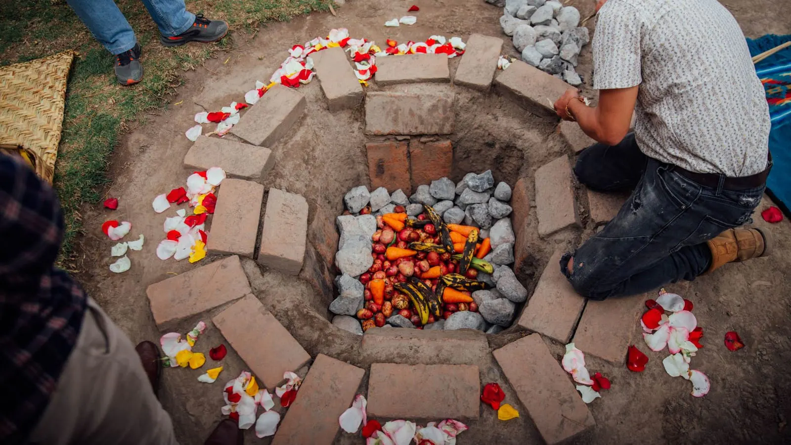 ขั้นตอนการจัดวางของไหว้บนพื้นดินก่อนบูชาพระแม่ธรณี