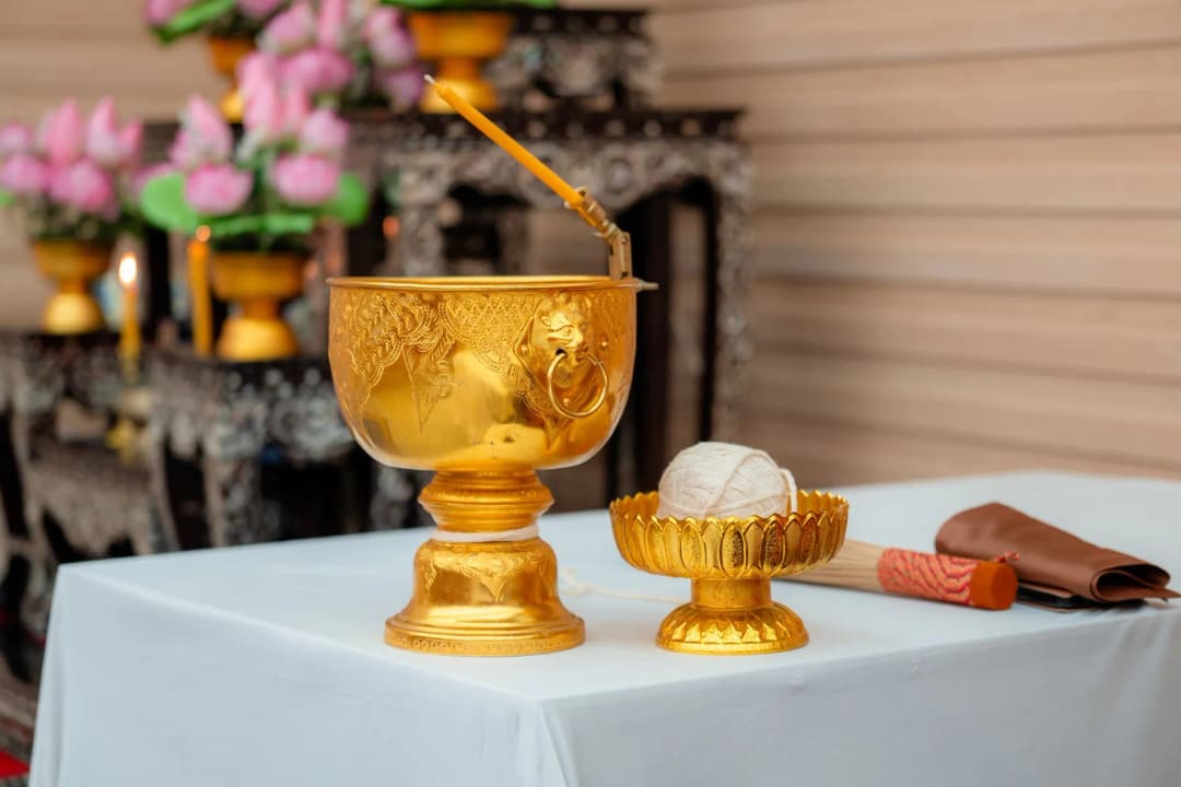 โต๊ะของไหว้เปิดร้านจัดวางผลไม้และดอกไม้