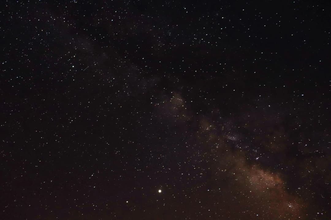 กลุ่มดาวจักรราศีบนท้องฟ้ายามค่ำคืน